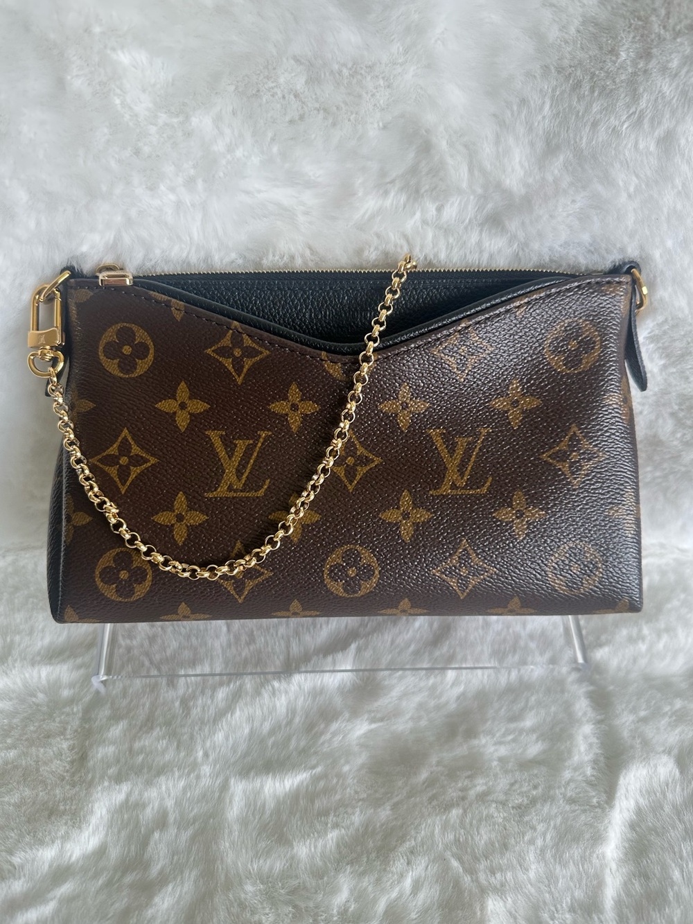 Louis Vuitton Monogram Canvas Shoulder Pallas with Gold Chain - Picture 2 of 15